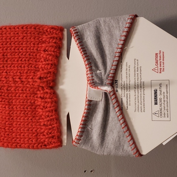 Little Me NWT Hat, Santa Bib And Booties Gift Set - Picture 6 of 7